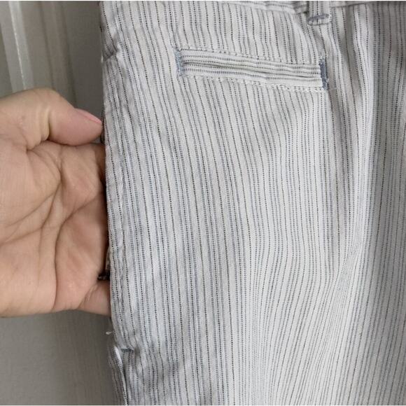 Dockers Favorite Fit Women's Short Size 14 white with Light blue /black Stripes - Picture 3 of 5